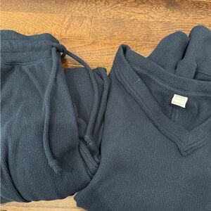 Hollister V-Neck Waffle Knit Pullover Set — Dark Navy